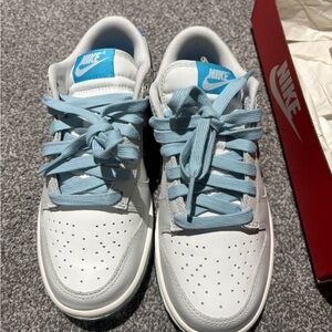 Nike Kids Low-Top Sneakers in White and Light Blue